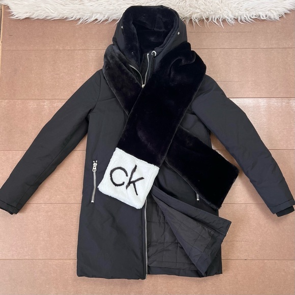 Calvin Klein faux fur plush scarf in white and black - Picture 5 of 5